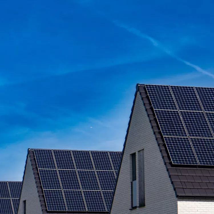 Aurinkosähköinen asennusjärjestelmä